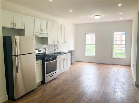 For Lease: 3 Bedrooms 2.
